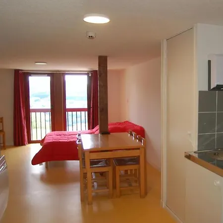 Du Cantal - Meubles Avec Kitchenette Et Chambres Sans Kitchenette Aparthotel Condat (Cantal)